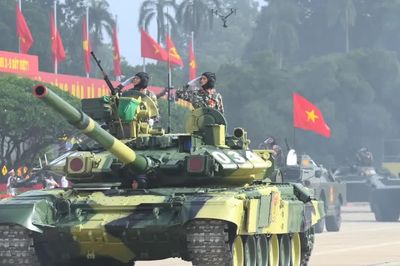 Xe tăng T-90S xuất hiện như thế nào trong các hoạt động công khai của QĐND Việt Nam?