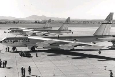 'Pháo đài bay' B-52 ra đời như thế nào: Từ đối thủ của B-36 đến biểu tượng Chiến tranh Lạnh