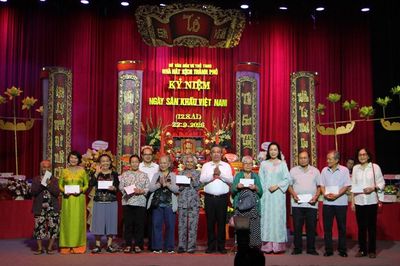 Nhà hát Kịch TP.HCM tri ân nghệ sĩ lão thành nhân Giỗ Tổ sân khấu Việt Nam