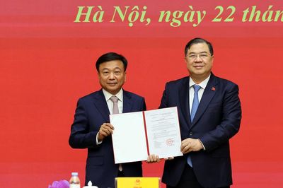 Phó Thủ tướng Thường trực Phạm Gia Túc trao quyết định điều động, bổ nhiệm Phó Chủ nhiệm VPCP Nguyễn Danh Huy