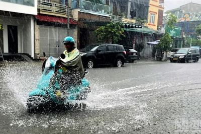 Thời tiết ngày 22/9: Bắc Bộ xuất hiện nắng nóng; Trung Bộ, Tây Nguyên và Nam Bộ mưa rất to
