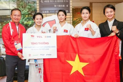 Lãnh đạo Bộ Văn hóa, Thể thao và Du lịch chúc mừng tấm Huy chương Vàng đầu tiên của thể thao Việt Nam tại ASIAD 20