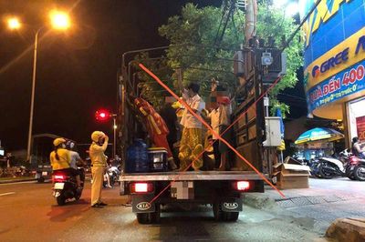 Tăng cường xử lý hành vi chở người trên thùng xe dịp Trung thu