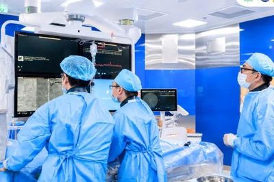 Đau ngực trở lại sau đặt 5 stent, phát hiện 2 vị trí mạch vành hẹp trên 95%