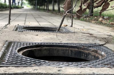 Hà Nội: Xử lý nghiêm các hành vi trộm cắp và tiêu thụ nắp hố ga, nắp cống trên vỉa hè