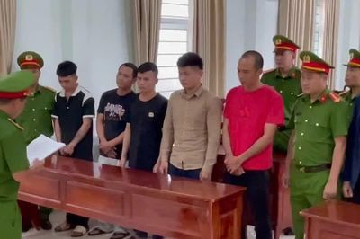 Nhóm khách và nhân viên quán cà phê hỗn chiến, nhiều người thương tích