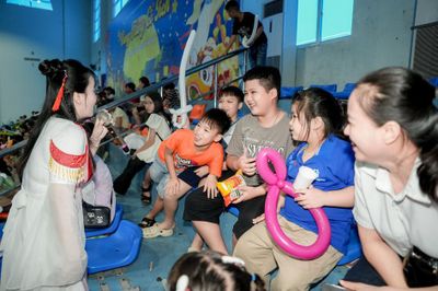 'Vầng trăng cổ tích': Mang Trung thu ấm áp đến với con em người lao động BSPPT