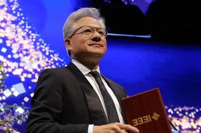 Jensen Huang chỉ trích các CEO công nghệ cảnh báo 'tận thế AI'