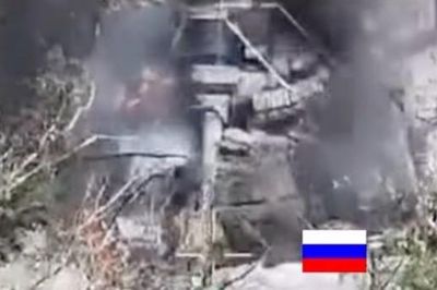 Video UAV Ukraine bắn cháy xe tăng T-72 và lựu pháo của Nga ở Donetsk