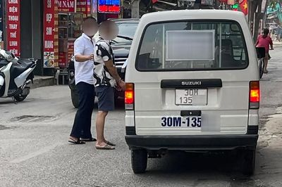 Đập vỡ hai gương ô tô, người đàn ông bị tạm giữ sau vài giờ