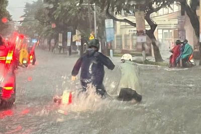 Mưa lớn, nhiều khu dân cư ở TP Đồng Nai ngập sâu