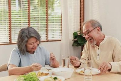 Vì sao người xưa dặn 'ăn không nói, ngủ không lời'?
