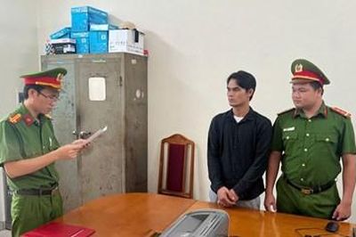 Phê chuẩn khởi tố nhân viên giao hàng chiếm đoạt tiền thu hộ