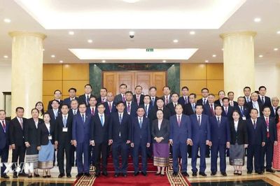 Thường trực Ban Bí thư tiếp đoàn cán bộ Đảng Nhân dân Cách mạng Lào