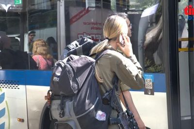 Sau gần 3 năm chiến tranh, thế hệ trẻ Israel lựa chọn con đường khác