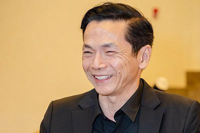 NSND được khán giả yêu mến gọi là 'ông bố quốc dân', có con trai du học Phần Lan, con gái nhận học bổng Mỹ