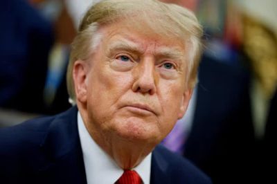 Ông Trump hứng cú sốc thăm dò, tỷ lệ ủng hộ rơi xuống mức thấp kỷ lục