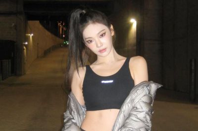Ningning (aespa) khoe vòng eo nhỏ đến khó tin, body săn chắc gây chú ý
