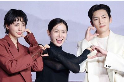 Ji Chang Wook áp lực khi đóng cặp Son Ye Jin, nhắc đến Hyun Bin