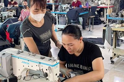 Từ chiếc máy đi mượn đến lập xưởng may ở quê