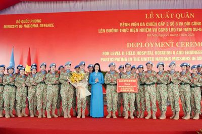 Hội LHPN Việt Nam trao 50 triệu đồng động viên lực lượng 'mũ nồi xanh' lên đường làm nhiệm vụ
