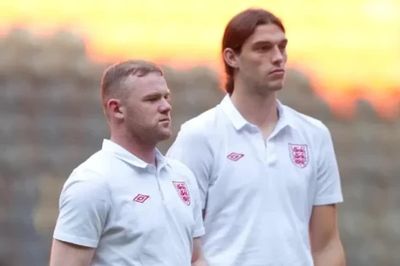 Rooney dọa kiện Andy Carroll vì nội dung trong cuốn sách mới