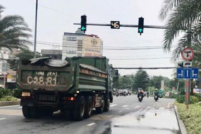 TP.HCM: Xe tải, xe ben trọng tải vô tư lưu thông trong khung giờ hạn chế