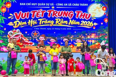Ấm áp Đêm hội trăng rằm cho con em lực lượng vũ trang
