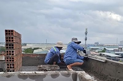 Vì sao lương triệu đồng/ngày vẫn không giữ được thợ xây?