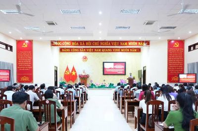 Quán triệt chuyên đề học tập và thực hành tư tưởng, đạo đức, phương pháp, phong cách Hồ Chí Minh