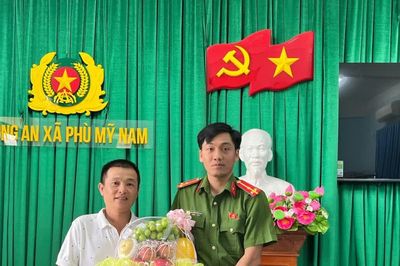 Công an xã Phù Mỹ Nam kịp thời đưa người phụ nữ đi lạc về với gia đình