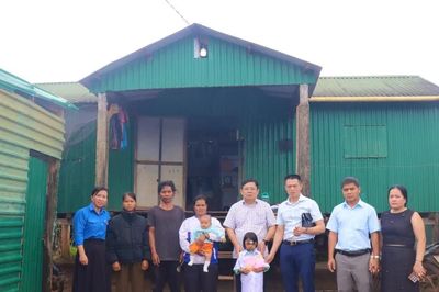 Hỗ trợ 50 triệu đồng cho trẻ em có hoàn cảnh khó khăn tại xã Biển Hồ
