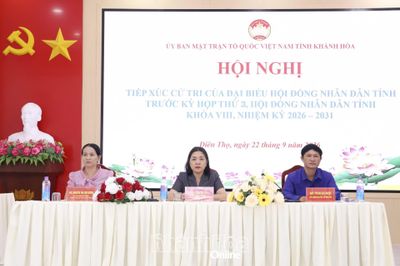 Phó Chủ tịch Thường trực Ủy ban MTTQ Việt Nam tỉnh Trần Thu Mai tiếp xúc cử tri xã Diên Thọ