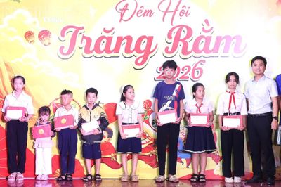Hơn 500 thiếu nhi xã Diên Thọ vui “Đêm hội trăng rằm”