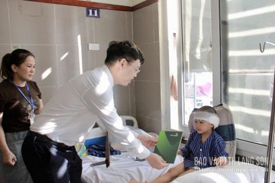 Bệnh viện Đa khoa tỉnh tặng hơn 100 suất quà trung thu cho bệnh nhi