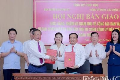 Bàn giao chức năng, nhiệm vụ tham mưu về công tác dân vận sang Đảng ủy MTTQ, các đoàn thể tỉnh