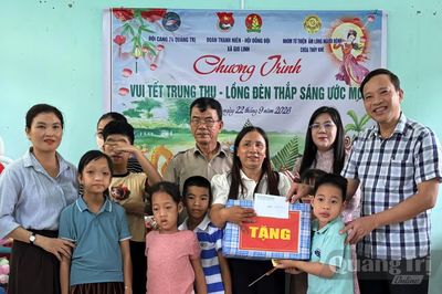 Trao quà Tết Trung thu cho trẻ em có hoàn cảnh đặc biệt