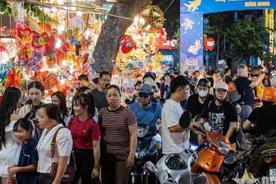 Hàng Mã nhộn nhịp dịp Trung thu