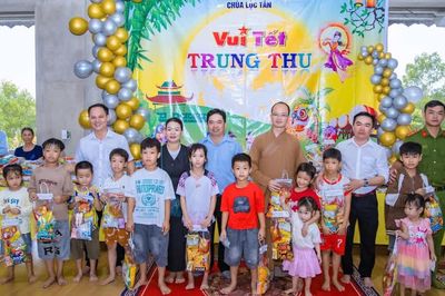 Đà Nẵng: Chùa Lộc Tân tặng 500 phần quà trung thu đến các em nhỏ tại địa phương