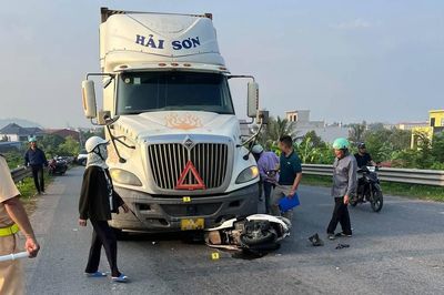 Hải Phòng: Xe đầu kéo va chạm với xe máy, người đàn ông tử vong