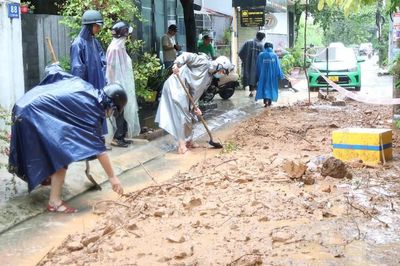 Mưa lớn gây sạt lở uy hiếp an toàn giao thông nhiều khu vực tại Gia Lai