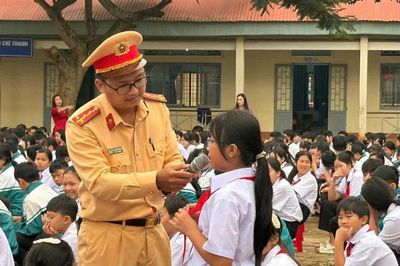 CSGT Lâm Đồng tuyên truyền an toàn giao thông tại 22 trường học