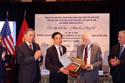 Tổng Bí thư, Chủ tịch nước Tô Lâm chứng kiến lễ trao tặng kỷ vật "Hồ sơ chứng tích chiến tranh" 2026 tại Hoa Kỳ