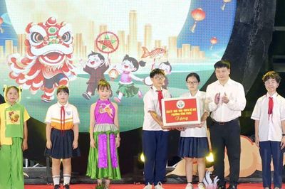 Phú Thọ: Lung linh Đêm hội Trăng rằm của hàng nghìn thiếu nhi phường Vĩnh Phúc