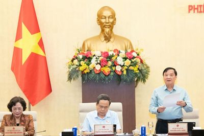 Thông qua Nghị quyết về tiêu chuẩn, điều kiện xét chọn, bổ nhiệm Kiểm tra viên của Viện Kiểm sát nhân dân