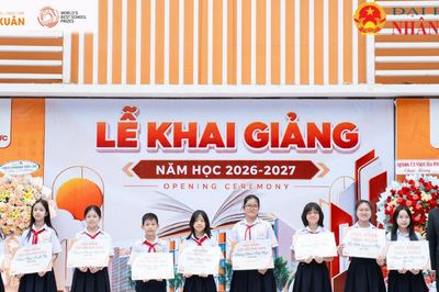 Phú Xuân trao học bổng 320 triệu đồng cho 15 học sinh có thành tích đầu vào xuất sắc