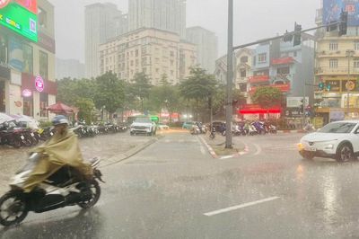 Mưa lớn mở rộng ở miền Trung và Nam Bộ, có nơi trên 200mm