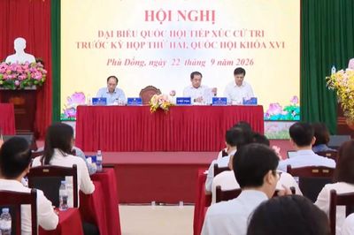 Bí thư Thành ủy tiếp xúc cử tri trước Kỳ họp thứ 2, Quốc hội khóa XVI