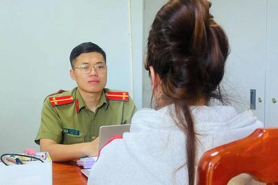 Đăng ảnh AI tạo bài thơ trong sách giáo khoa, người phụ nữ ở Bắc Ninh bị công an mời làm việc