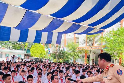 Hơn 6.000 giáo viên, học sinh tham gia 'lớp học giao thông